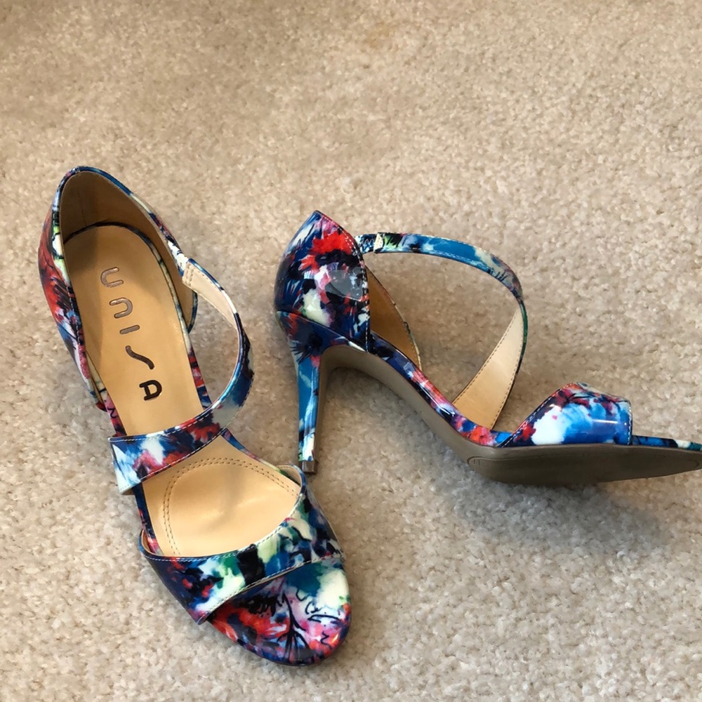 Unisa Floral Pumps/Heels